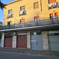 Negozio 75 mq con vetrine - Vicino alla stazione