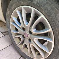 Pneumatici 4 stagioni completi di cerchi