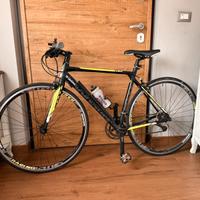 Bicicletta da corsa ibrida