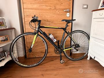 Bicicletta da corsa ibrida