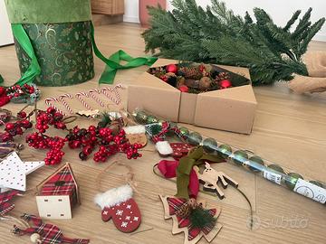 Set Natale: albero con addobbi, ghirlanda e base