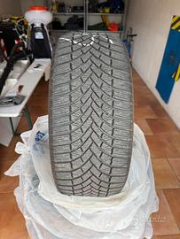 Gomme Bridgeston Blizzak 225 50 r17