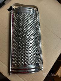 Gratugia acciaio inox e contenitore porta cipolla