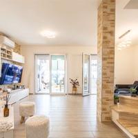 Villa di recente costruzione con giardino