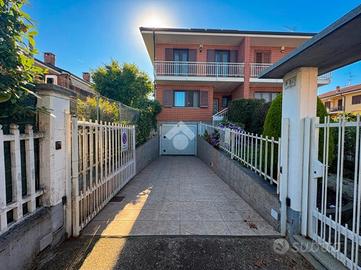 VILLA A SCHIERA A SAN FRANCESCO AL CAMPO