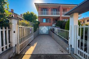 VILLA A SCHIERA A SAN FRANCESCO AL CAMPO