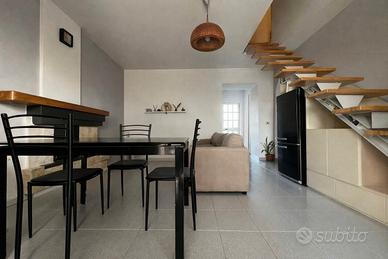 Semindipendente arredato con terrazzo
