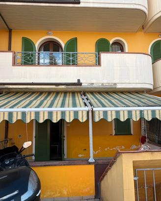 Tenda da sole a capanno 5,30 m – Buone condizioni