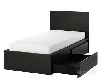 Letti singoli con cassetti contenitori.