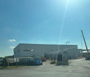 Nuova costruzione con ampio piazzale esterno