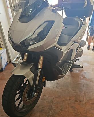 Honda adv 350