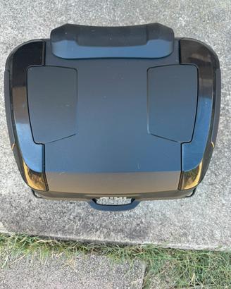 Bauletto Givi 45LT nero con piastra e schienalino.