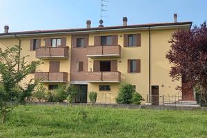 Bilocale con box a Colorno. Tel: 388 445 3142