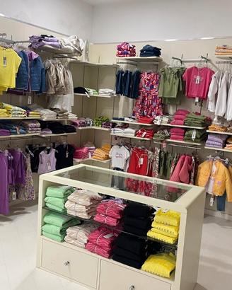 ARREDAMENTO NEGOZIO ABBIGLIAMENTO PREZZO TRATTAB.