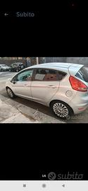 auto Ford Fiesta 6 