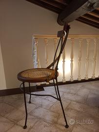 Sedie in metallo e legno