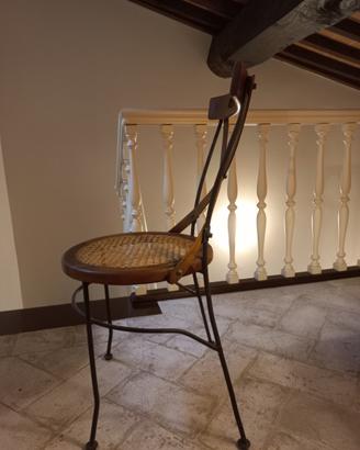 Sedie in metallo e legno