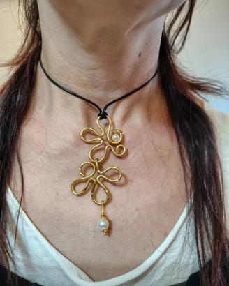 Doppio ciondolo in filo di alluminio con perline 
