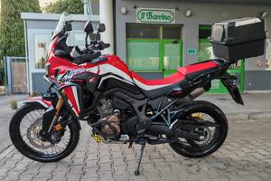 Honda Africa Twin 1000 cambio automatico Tricolor