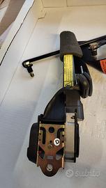 Cinture di sicurezza con pretensionatore