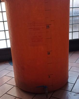 Contenitore in vetroresina per vino