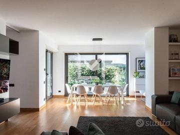 Appartamento di 195 m² con 4 locali e box auto a M