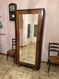 Letto Moderno, Armadio e Comò Antichi