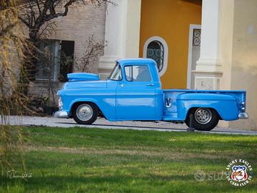 1957 Chevrolet Apache V8