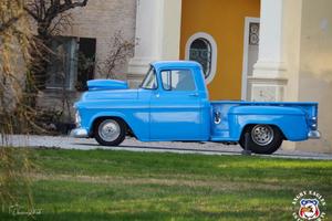 1957 Chevrolet Apache V8