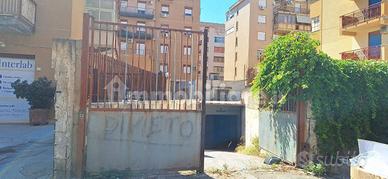 Magazzino ampia rampa carrabile