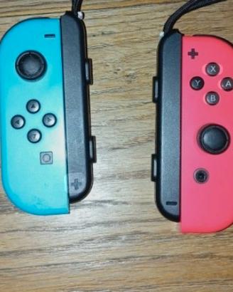 set da due joy con rosso neon/ blu neon Nintendo 