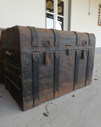 Baule vintage legno e metallo