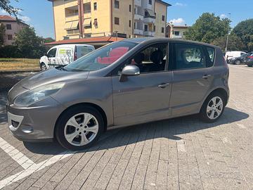 RENAULT Scénic1.5 dci