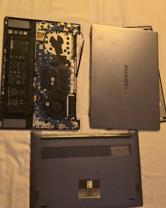 Huawei MateBook D16 2022 per parti