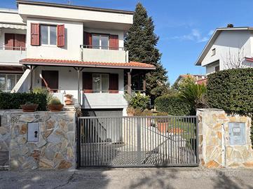 PORZIONE DI BIFAMILIARE A MOZZAGROGNA