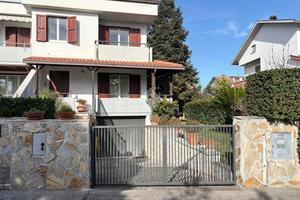 PORZIONE DI BIFAMILIARE A MOZZAGROGNA