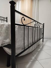 Letto (con rete e materasso) + 2 comodini