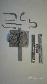 ANTICA SERRATURA E ACCESSORI IN FERRO BATTUTO