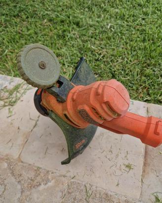 Decespugliatore elettrico Black and  Decker Besta