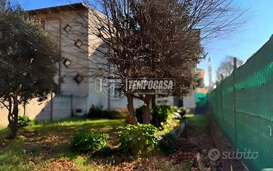 Villa bifamiliare da ristrutturare