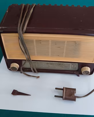 RADIO D'EPOCA KENNEDY, GUSCIO PLASTICA LESIONI.