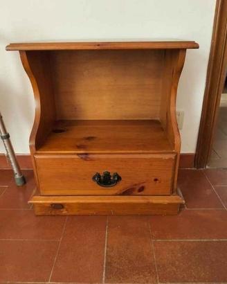 n° 2 Comodini in legno massello color miele con ca