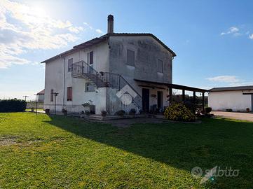 VILLA SINGOLA A MONTALTO DI CASTRO