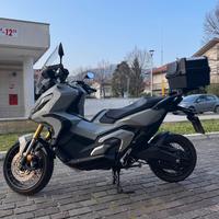 Honda X-Adv 750 grigio matte
