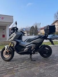 Honda X-Adv 750 grigio matte