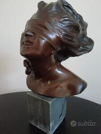 V. Aurisicchio. Scultura in bronzo Dea Bendata