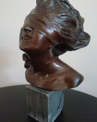 V. Aurisicchio. Scultura in bronzo Dea Bendata