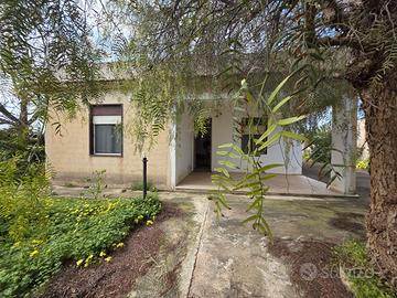 Triscina "villetta 4 vani con giardino esterno