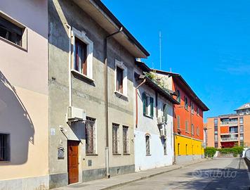 CASA SEMINDIPENDENTE A MILANO