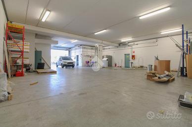 CAPANNONE A BONATE SOPRA